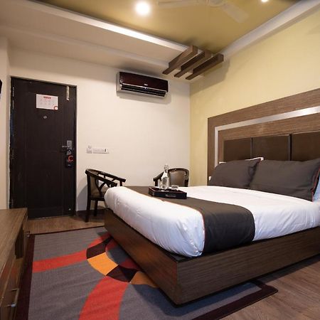 Oyo 79355 Collection O Hotel Adona Meenangadi 外观 照片